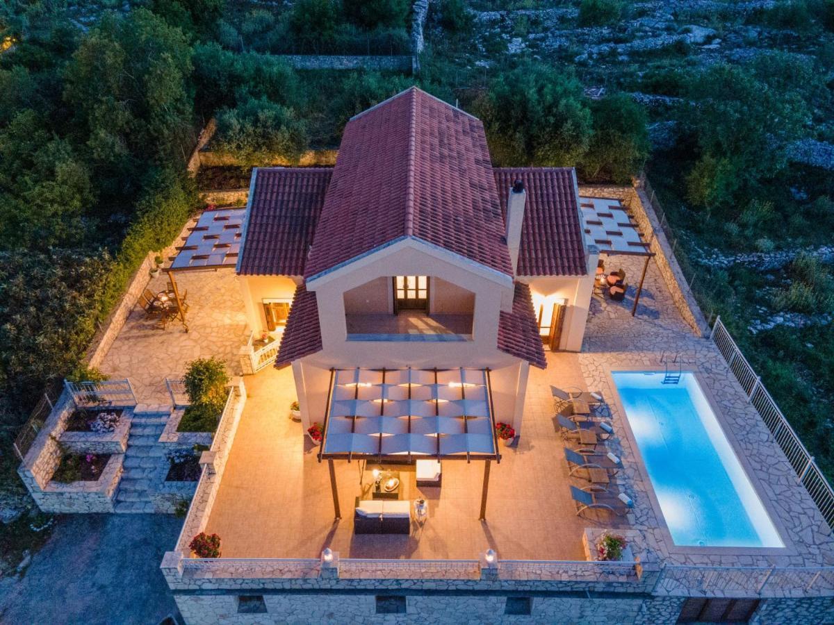 Guiscardos Luxury Villa *
